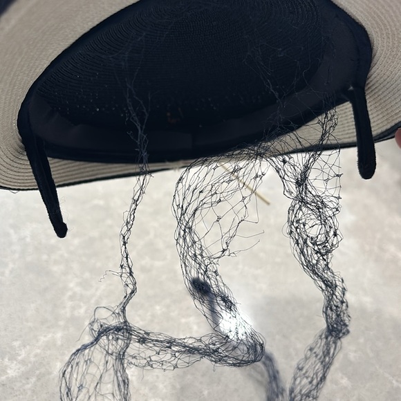 Elegant Vintage Navy Blue and Red Women's Hat with Feather Accent - Picture 7 of 8